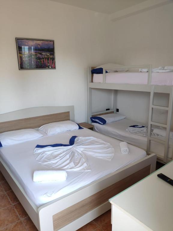 Postel nebo postele na pokoji v ubytování Hotel Bolonja