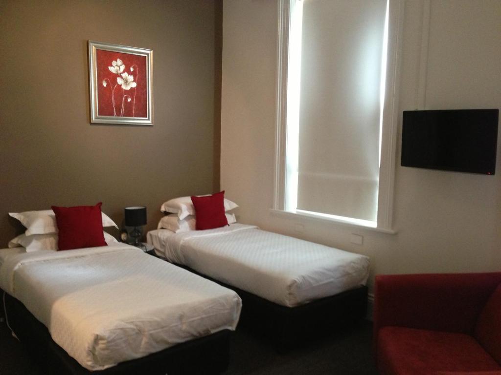 Centennial Inn on Bathurst - Resim 7