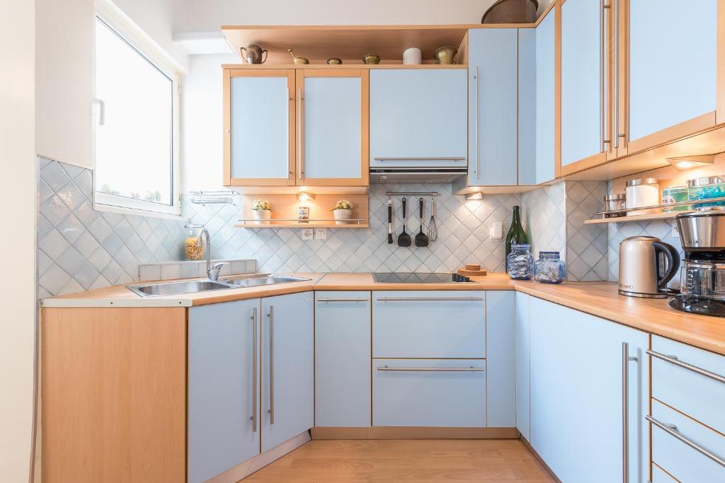 Kuchnia lub aneks kuchenny w obiekcie ATHENStay Penthouse Suite