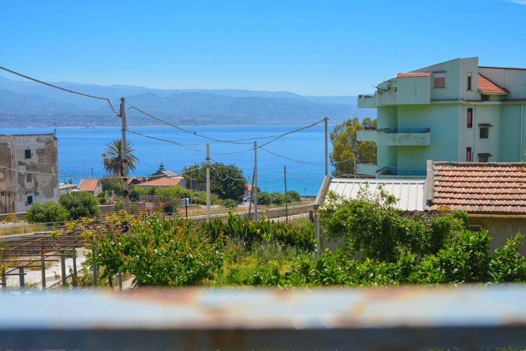 a view of a city with the ocean in the background at Casa vacanze a 3 minuti a piedi dal mare in Messina