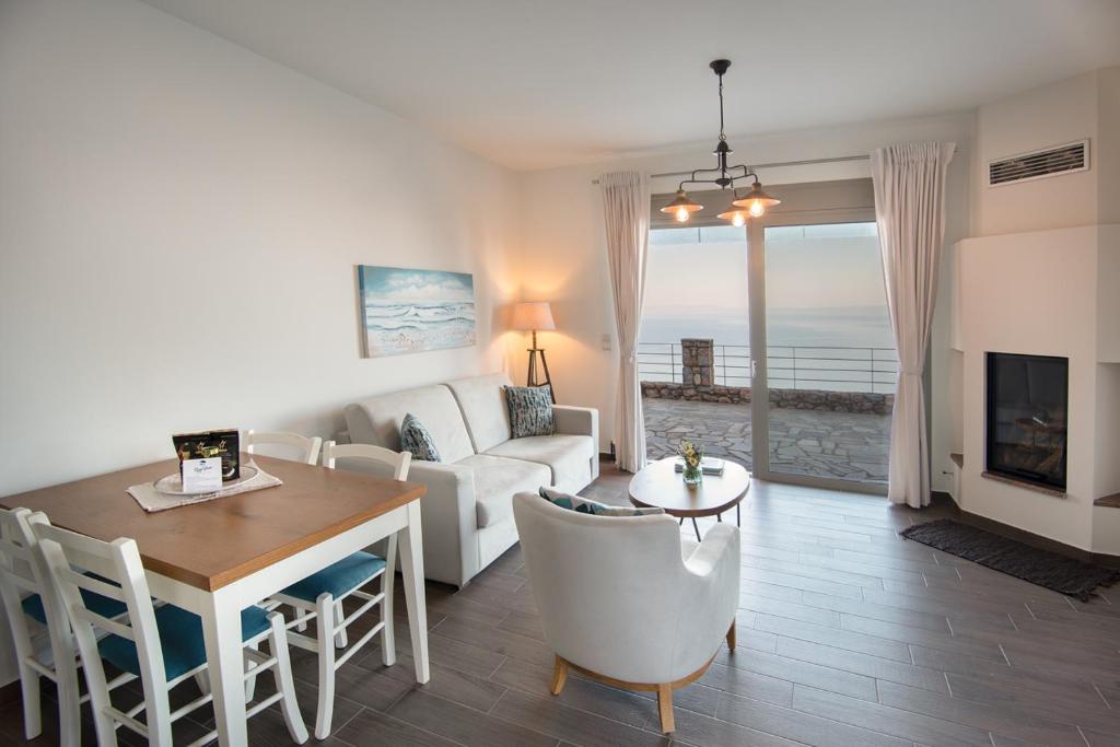 Posedenie v ubytovaní Bay View GuestHouses