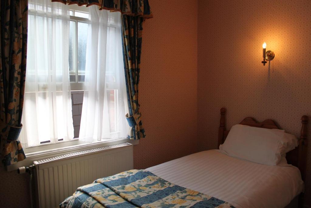 Brook Red Lion Hotel - 单人间