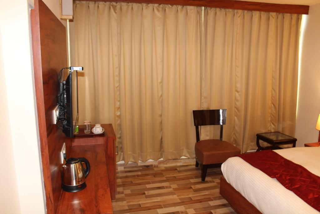 Postel nebo postele na pokoji v ubytování Red Crown Hotel