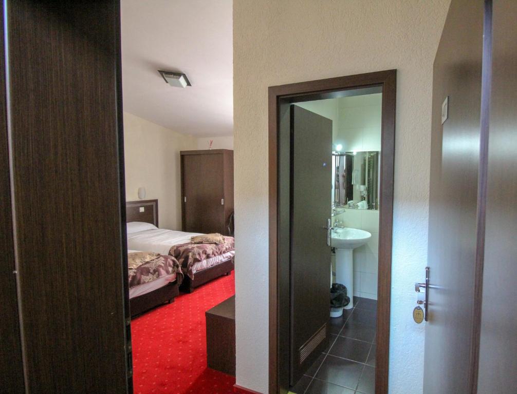 Postel nebo postele na pokoji v ubytování Hotel Razvan