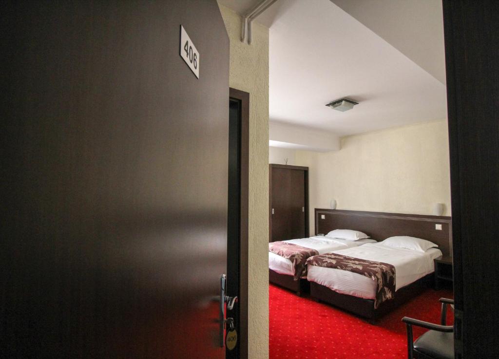 Postel nebo postele na pokoji v ubytování Hotel Razvan