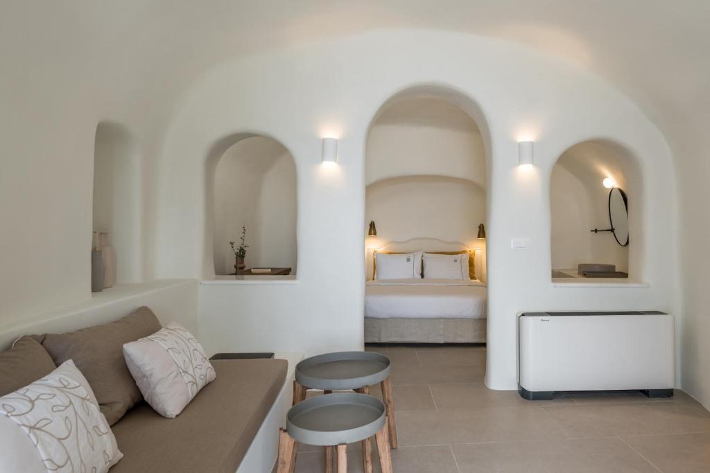 Postel nebo postele na pokoji v ubytování Art Maisons Oia Castle