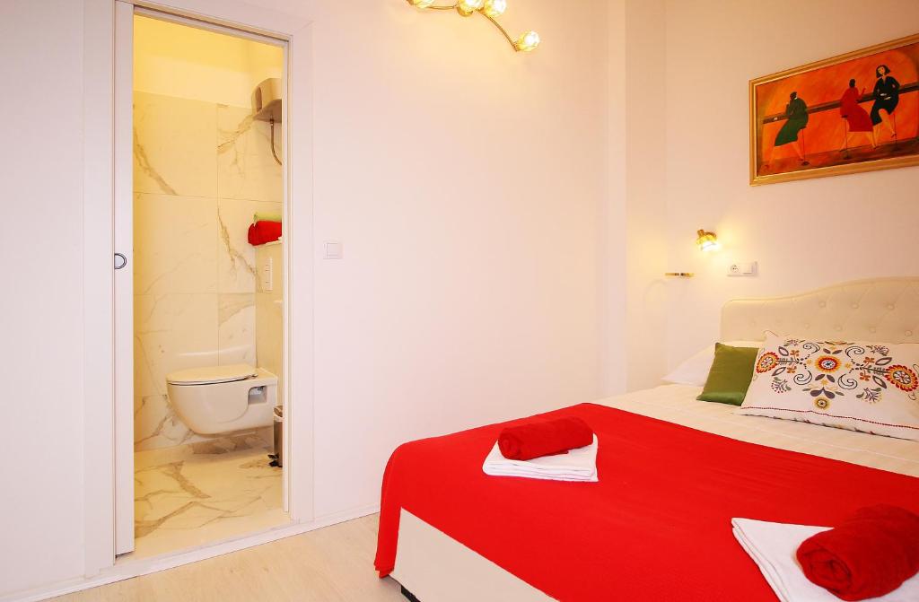 Angelus Apartments - 1