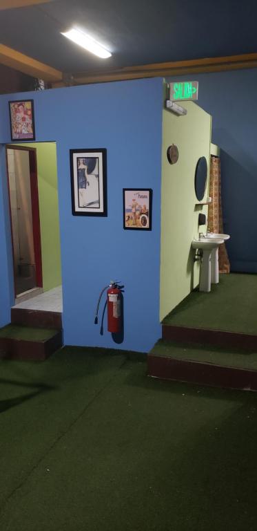 Televiisor ja/või meelelahutuskeskus majutusasutuses Hostel Mamallena