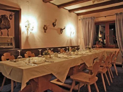 Reštaurácia alebo iné gastronomické zariadenie v ubytovaní Hotel Mooserkreuz