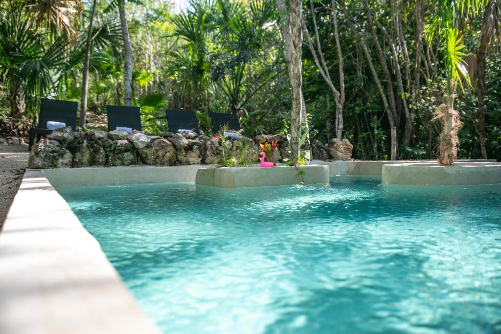 Bazén v ubytování Hotel Buenavista Bacalar Jungle Experience nebo v jeho okolí