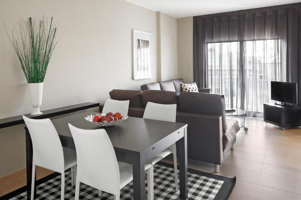 Televízia a/alebo spoločenská miestnosť v ubytovaní Barcelona Apartment Gran de Gràcia