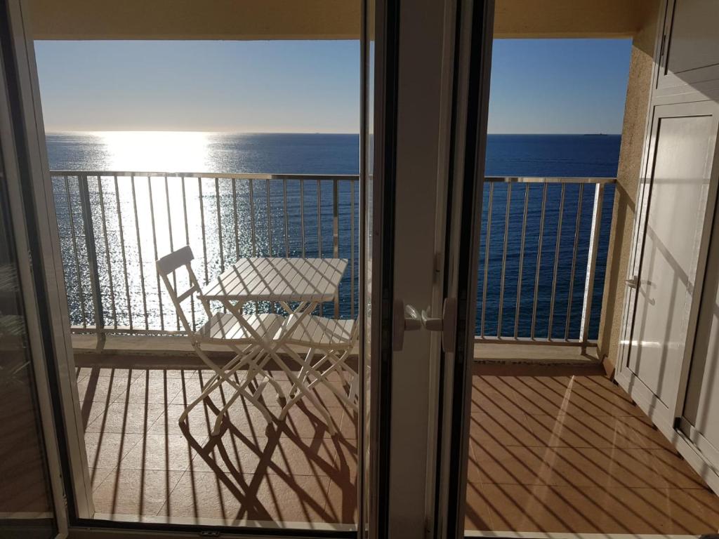 Apartamento en primera linia vistas al mar - One-Bedroom Apartment