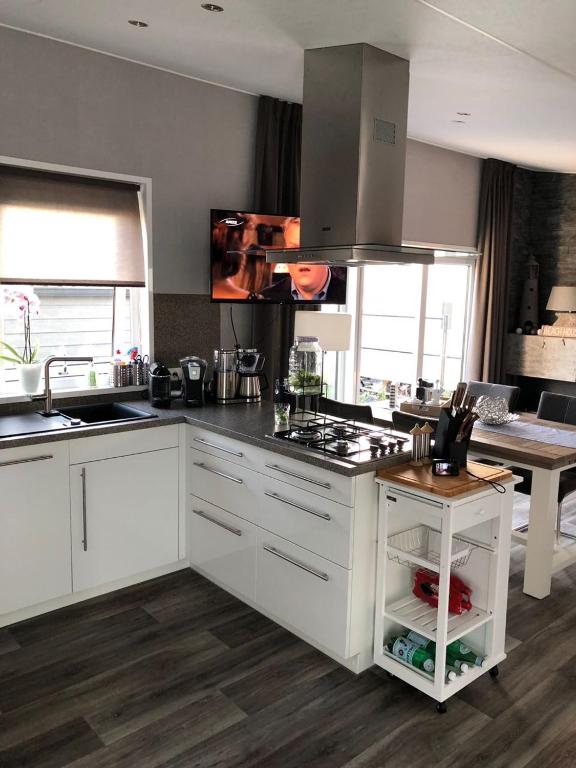 Kuchyň nebo kuchyňský kout v ubytování Chalet SOL Y MAR