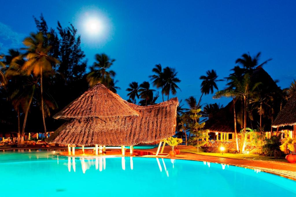 Bazén v ubytování Neptune Paradise Beach Resort & Spa - All Inclusive nebo v jeho okolí