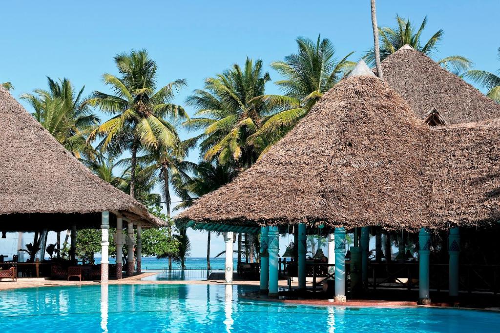 Bazén v ubytování Neptune Village Beach Resort & Spa - All Inclusive nebo v jeho okolí