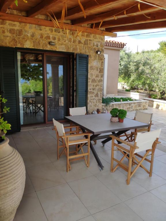 Patio nebo venkovní prostory v ubytování Olive Tree Cottage 2