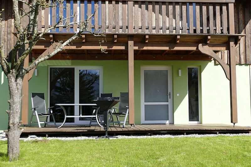 a deck with a picnic table and chairs on a house at Ruegen_Fewo 279_2 in Kasnevitz