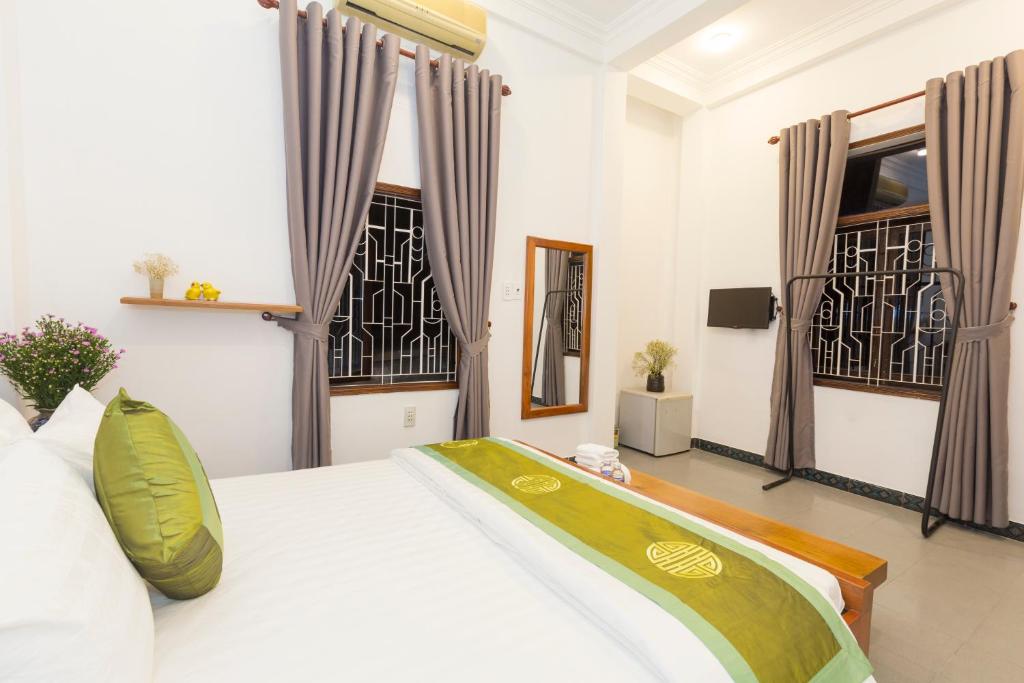 Purple Hue Central Hub - 6