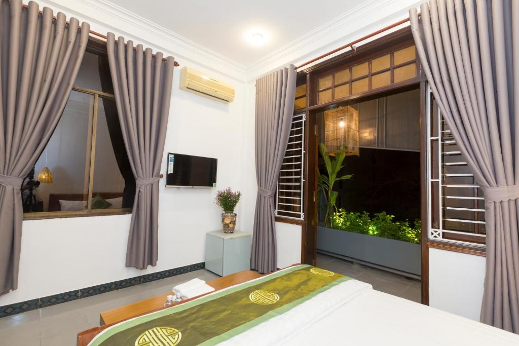 Purple Hue Central Hub - 14