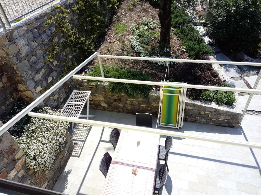 Balkon lub taras w obiekcie Appartamento Taggiasca con piscina - Riva Trigoso