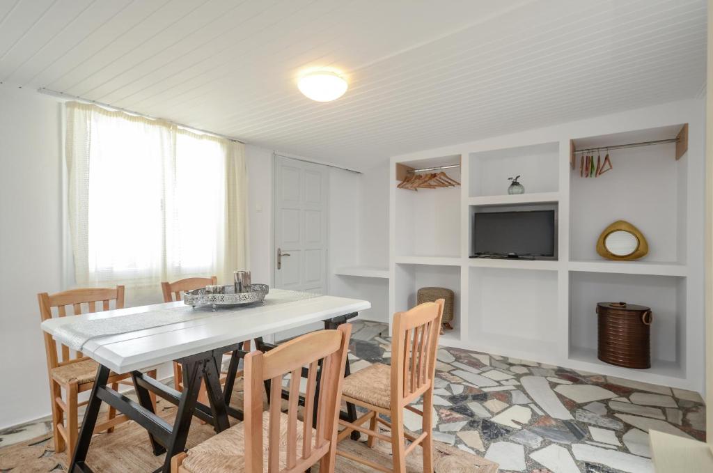 Naxos Center Houses - 18