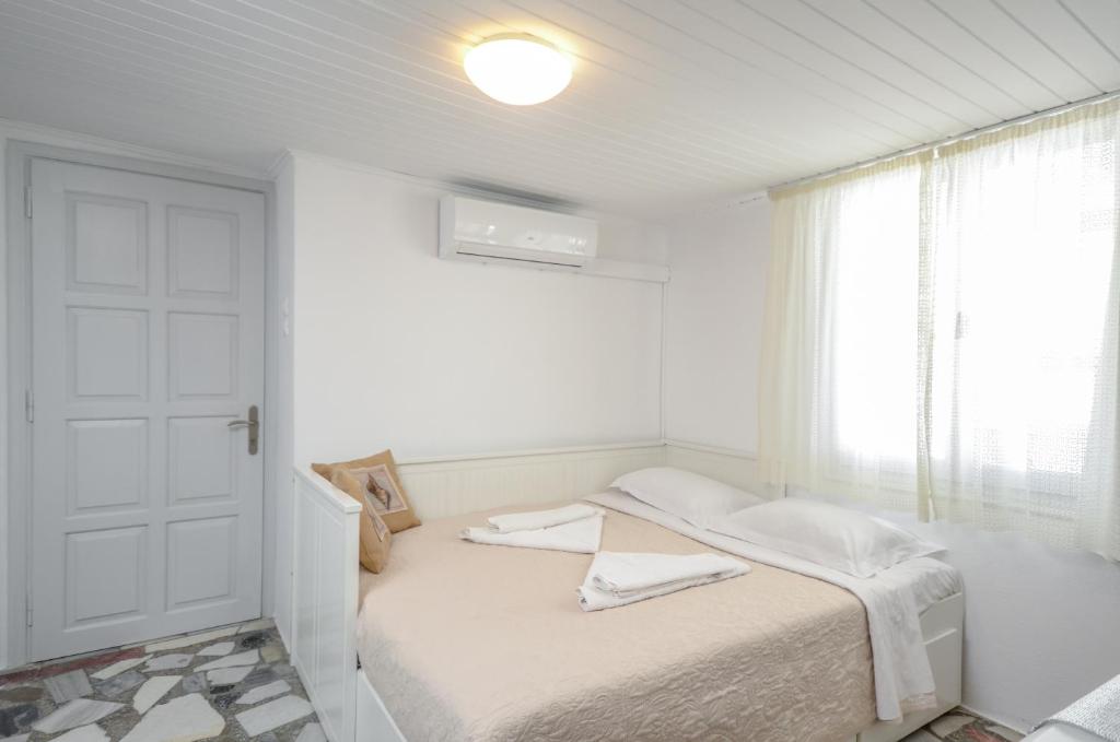 Naxos Center Houses - 11