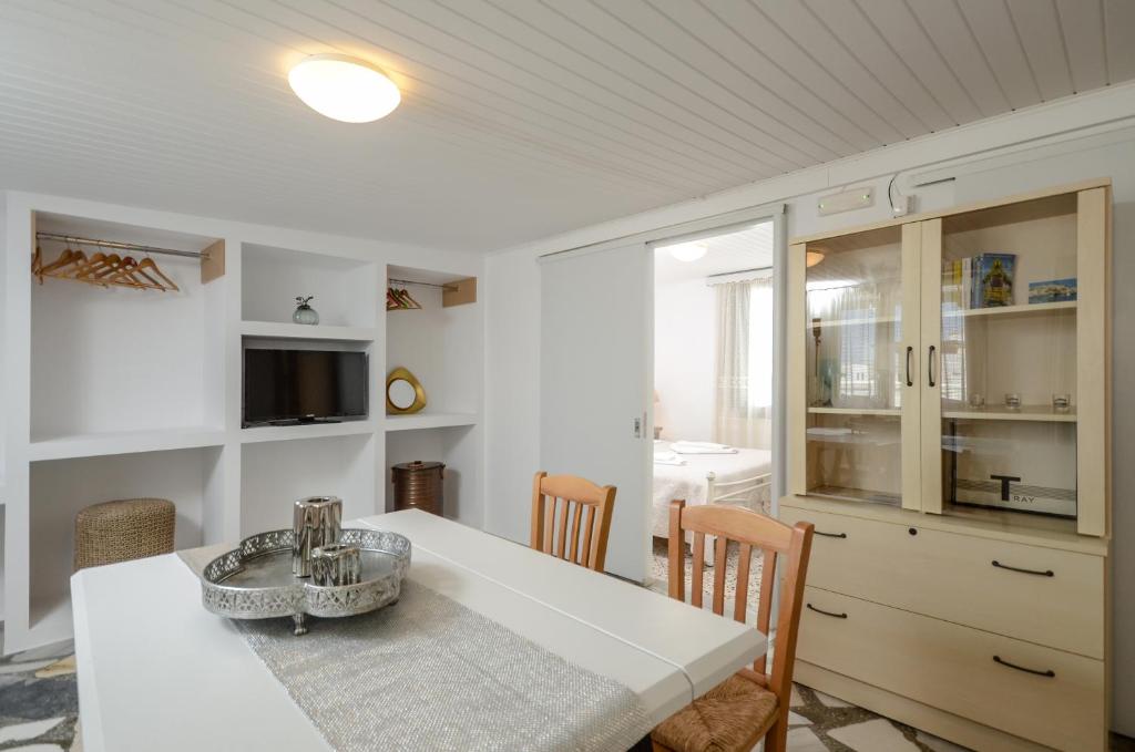 Naxos Center Houses - 10