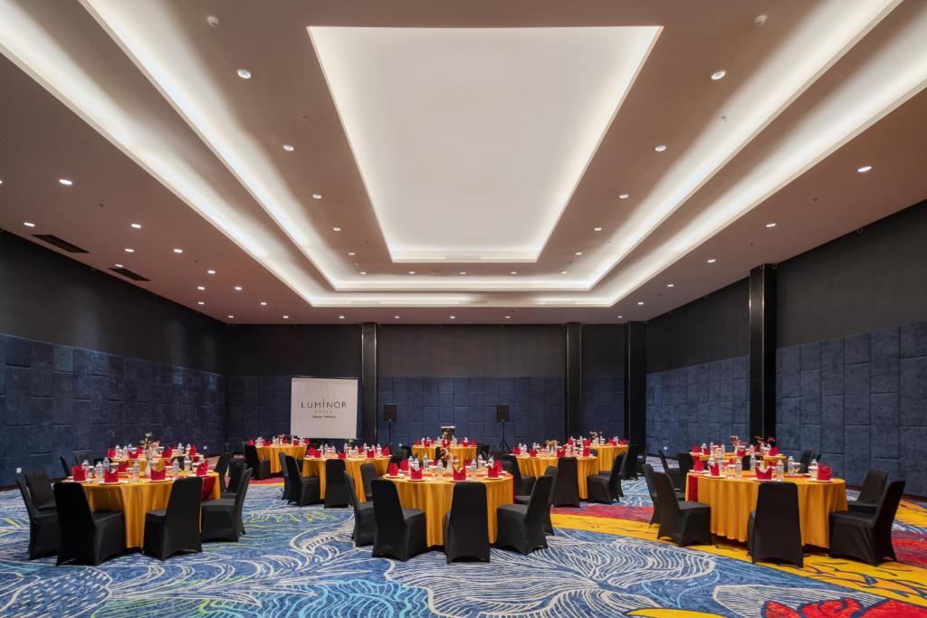 Konferenční prostory v ubytování Luminor Hotel Airport Sidoarjo By WH , Best Choice and Strategic Location with a Rooftop area in Town