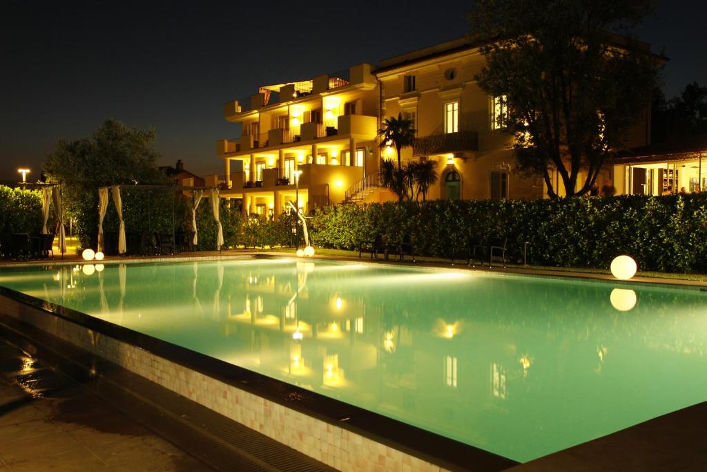a swimming pool in front of a building at night at La Castellana in Fosdinovo