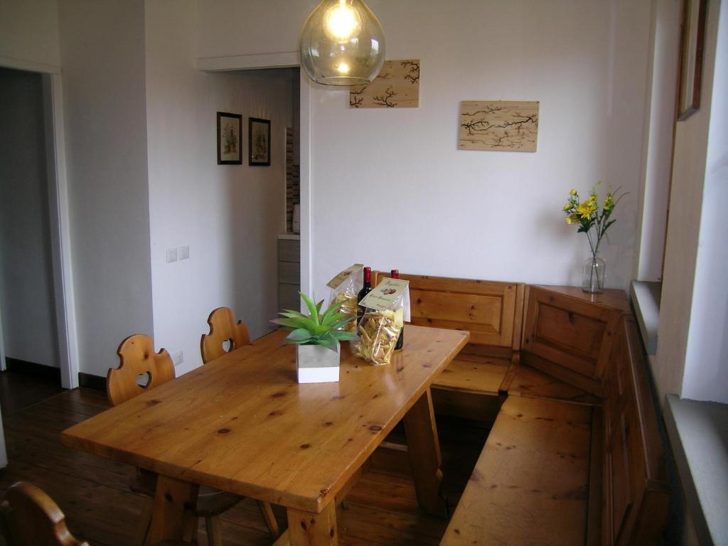a dining room with a wooden table and chairs at Chalet Grazia in Valgiano