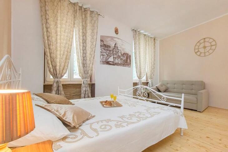 Sibenik Antique Studio Apartment - old town