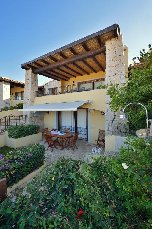 A balcony or terrace at Villa Isuledda Beach