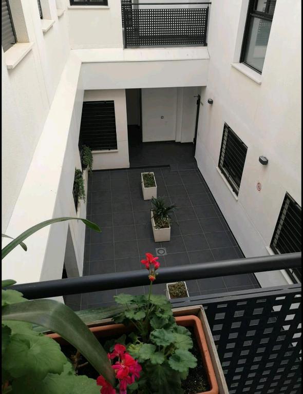 Balkon lub taras w obiekcie Stylish Apartment in the heart of Málaga with Pool
