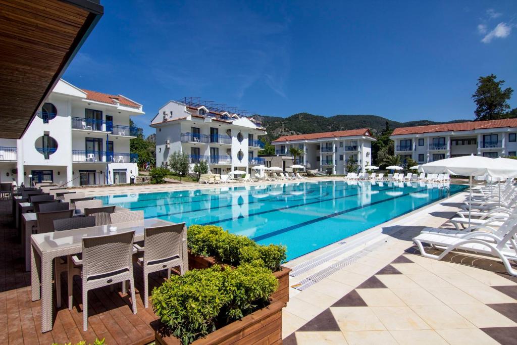 Bazén v ubytování Belcekum Beach Hotel nebo v jeho okolí