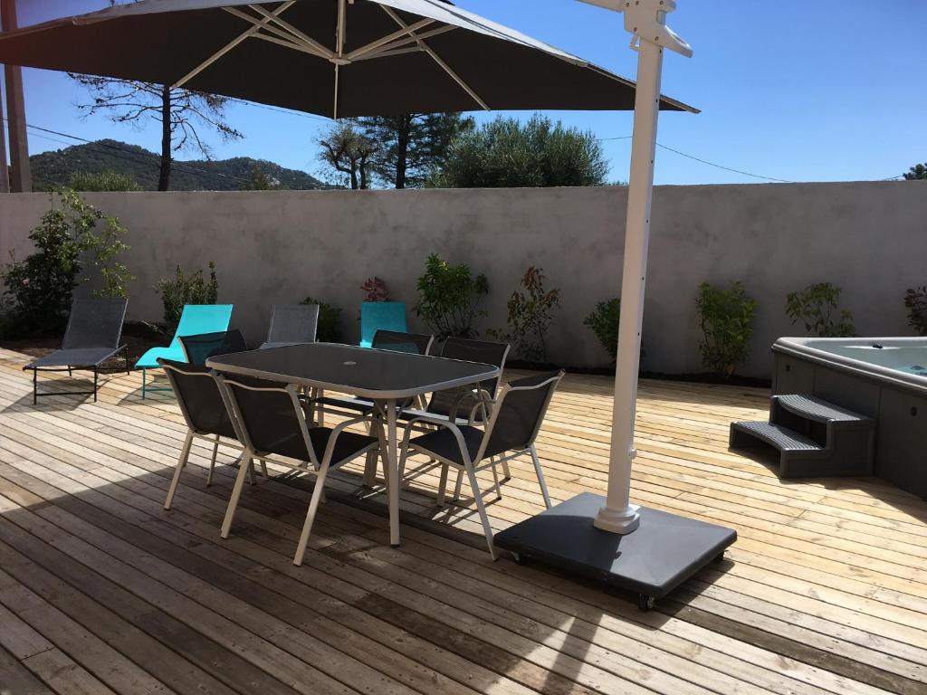 Appartement avec jacuzzi - Two-Bedroom House