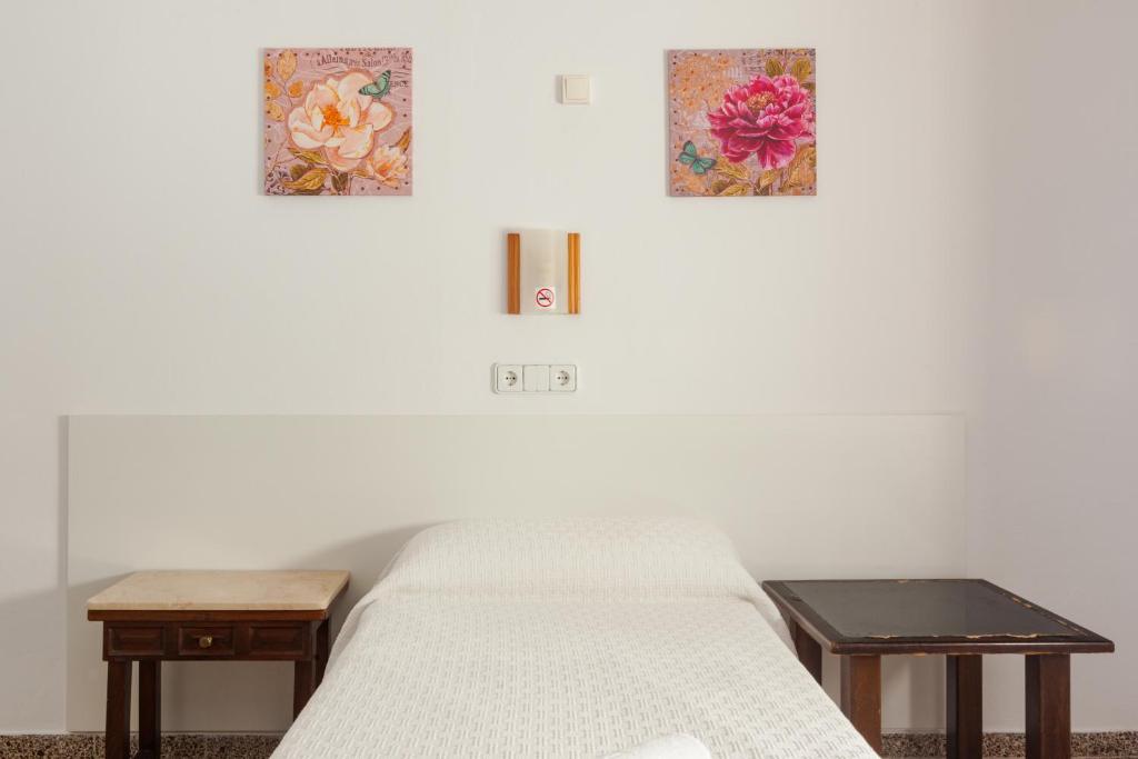 Postel nebo postele na pokoji v ubytování Hostal Las Nieves