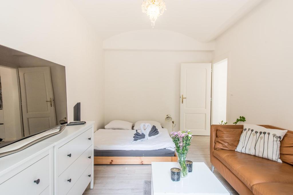 Postel nebo postele na pokoji v ubytování Quiet apartment in the city center with own terrace