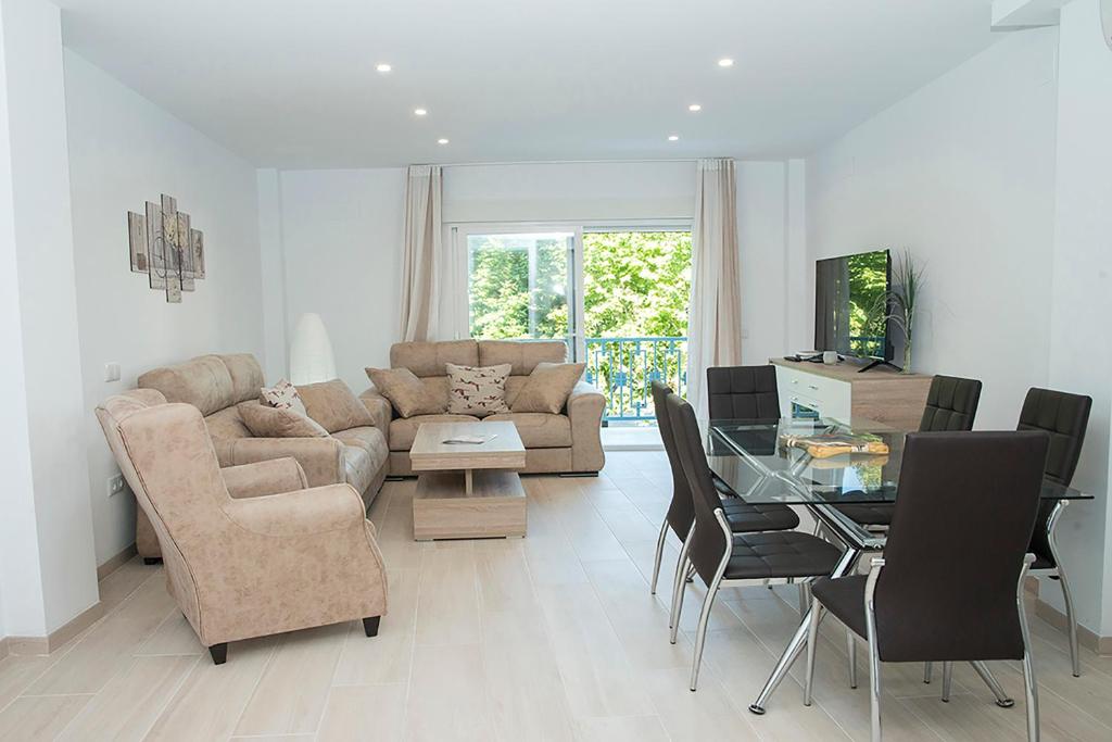 a living room with a couch and a glass table at Entre Patios La Victoria in Córdoba