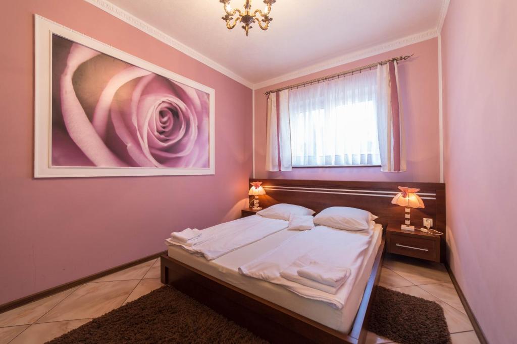 Łóżko lub łóżka w pokoju w obiekcie Malwa