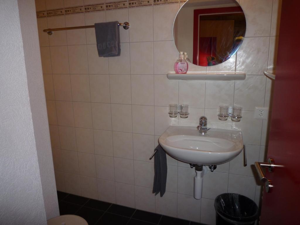 Esthers Guesthouse - Double Room - Attic With Mountain View
