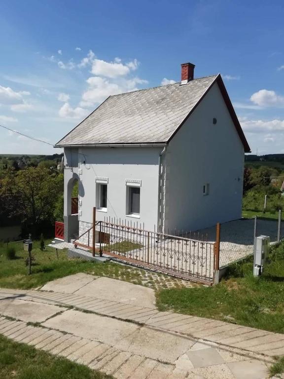 a white house with a fence in a field at Marvel-Nyaraló in Igal