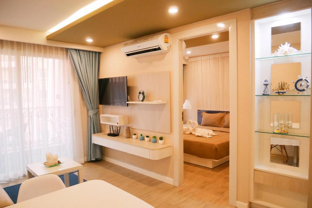 TV a/nebo společenská místnost v ubytování Seven Seas Resort Pattaya & Sofa bed