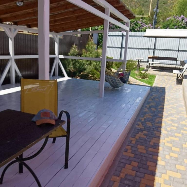 Balkón nebo terasa v ubytování Guest House Dacha
