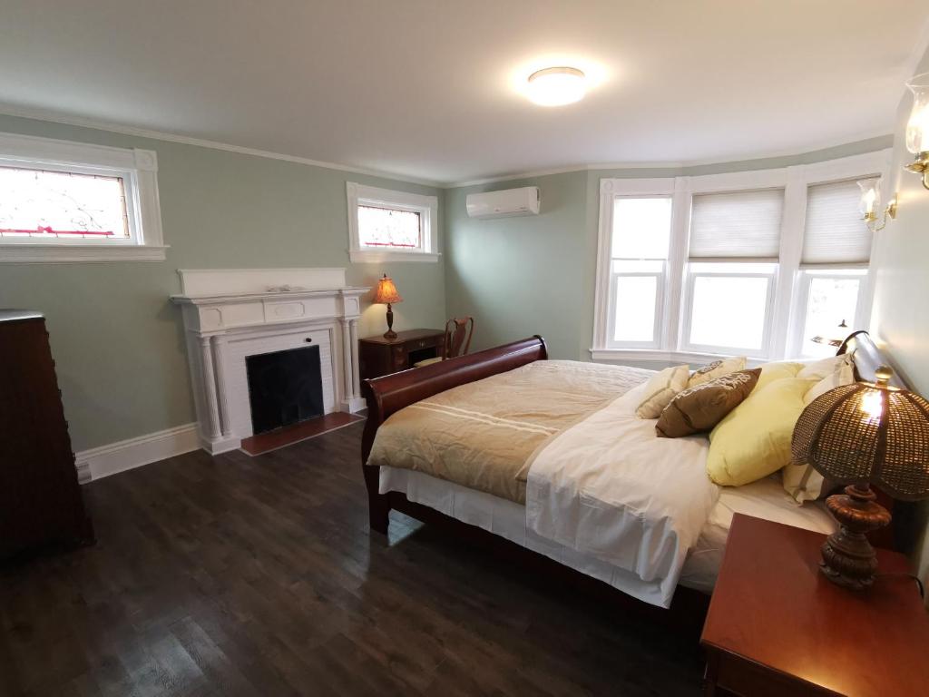By The River B&B - King Suite