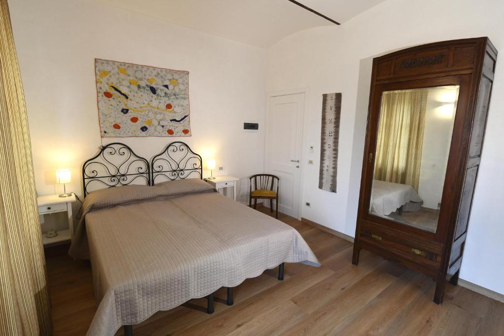 A bed or beds in a room at Casa delle Rocche