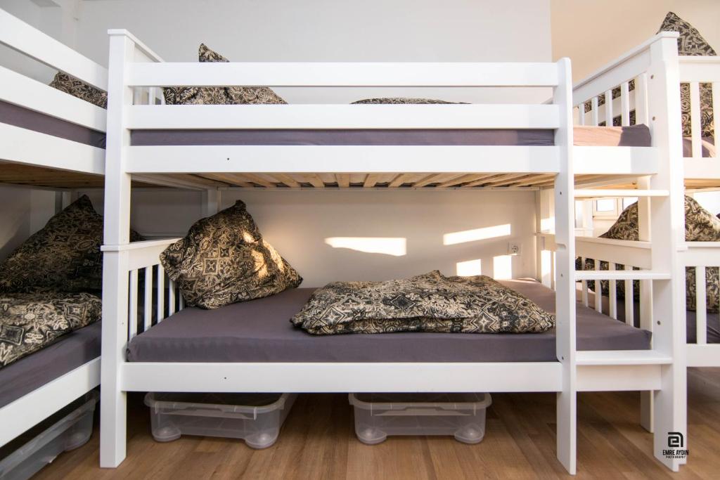 Postel nebo postele na pokoji v ubytování Skyhostel Friedrichshafen