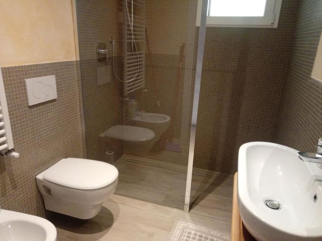 Kúpeľňa v ubytovaní Appartamento Leccino con piscina - Riva Trigoso