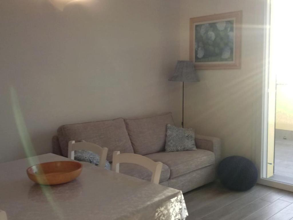 Posedenie v ubytovaní Appartamento Leccino con piscina - Riva Trigoso