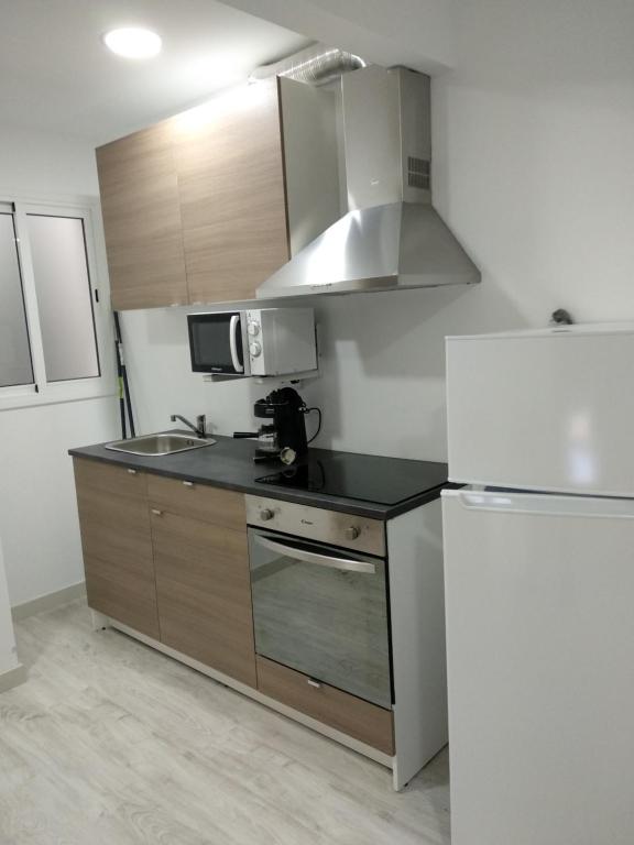 Kuchyň nebo kuchyňský kout v ubytování Apartaments Can Fabul