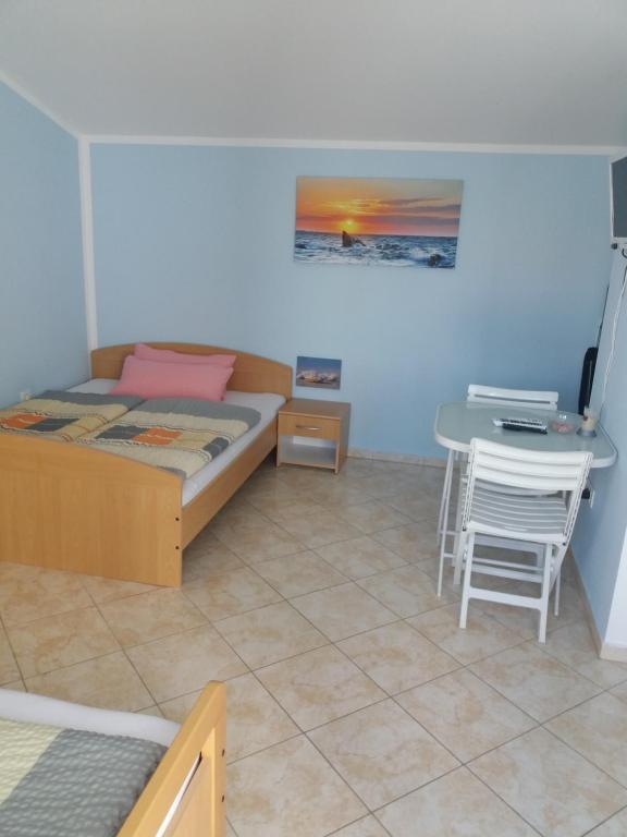 Postel nebo postele na pokoji v ubytování Apartmani Nina